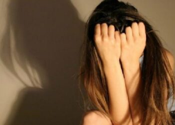 “Më nxiti të shkoja me…”/ 15-vjeçarja kallëzon nënën e saj