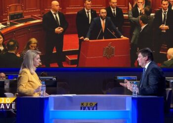 Topi: Jemi në diktaturë, mazhoranca arrogante dhe Rama me pushtet…