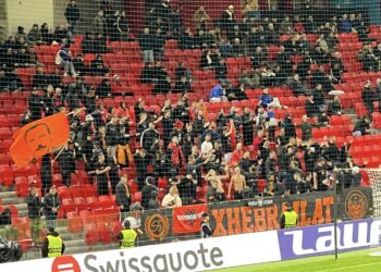 Mesazhe patriotike, Xhebrailat “ndezin” atmosferën në Air Albania