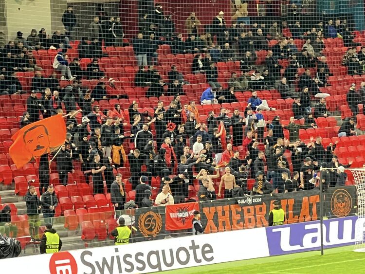 Mesazhe patriotike, Xhebrailat “ndezin” atmosferën në Air Albania