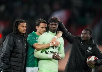 I pikëlluar nga vdekja e Duamenës, portieri i Ganës shpërthen në lot