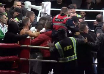 Plas sherri/ Kolumbiani godet shqiptarin, 30 tizofë pushtojnë ringun (VIDEO)