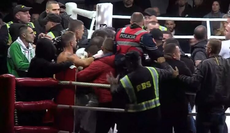 Plas sherri/ Kolumbiani godet shqiptarin, 30 tizofë pushtojnë ringun (VIDEO)