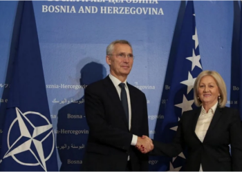 Stoltenberg në Bosnjë: Shqetësim nga retorika e ndarjes e ndikimi rus