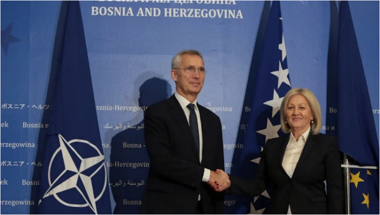 Stoltenberg në Bosnjë: Shqetësim nga retorika e ndarjes e ndikimi rus