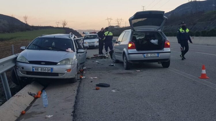 Aksidenti i trefishtë në Elbasan, humb jetën në spital 34-vjeçari