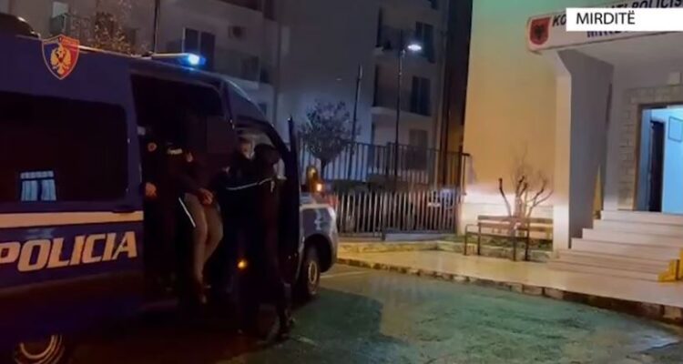 Lëvizte i armatosur nëpër qytet, arrestohet 32-vjeçari në Rrëshen