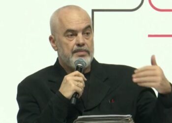 Puna e detyruar e mjekëve të rinj, Rama: Do e shtrijmë në të gjithë arsimin publik