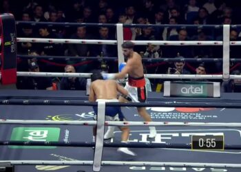 Boksieri shqiptar fiton titullin, Mike Tyson e përshëndet me shqiponjën (FOTO)