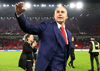 Shqipëria një hap larg Euro 2024, UEFA reportazh për Sylvinho/ “Shumë energjik, na jep…”