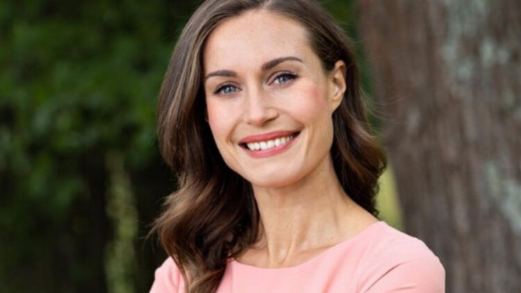 Larg politikës, ish-kryeministrja e Finlandës poston pozat me bikini