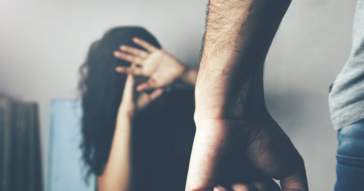 Tmerr në Greqi, 42-vjeçari abuzoi me 2 të rinj me aftësi të kufizuara