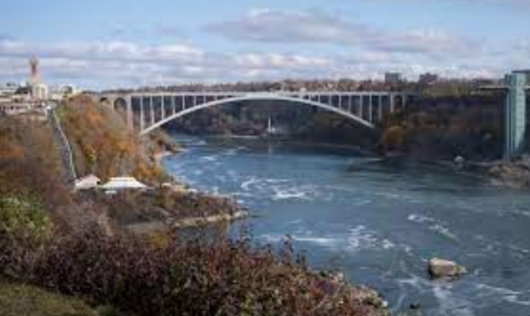 Shpërthim në pikëkalimin kufitar Kanada-SHBA, pranë ujëvarës së Niagarës