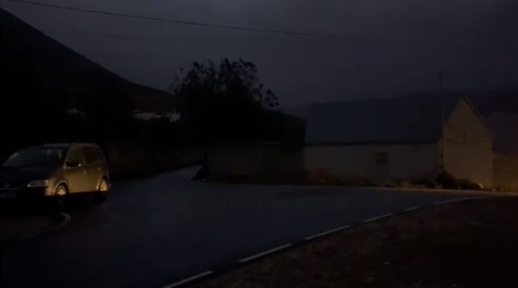 Kukësi përfshihet nga cikloni, fshatrat pa energji elektrike