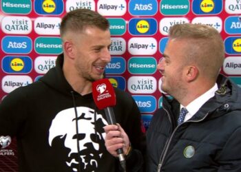 Me Adem Jasharin në gjoks, Ylber Ramadani feston kualifikimin