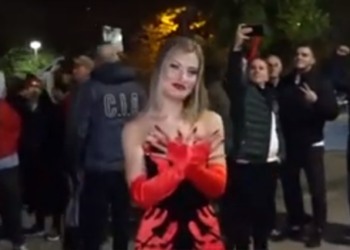 Shqipëri-Ishujt Faroe/ E veshur me flamurin kuqezi, tifozja e veçantë parashikon rezultatin