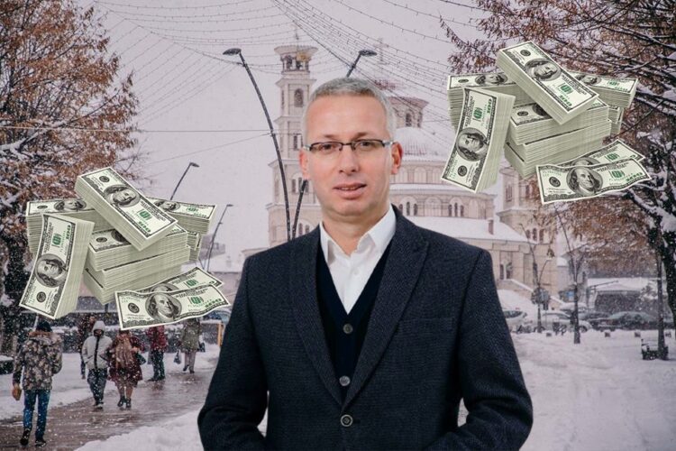 Kreu i Bashkisë Korçë, Sotiraq Filo i lë lekët e bashkisë rrugëve me bashkëpunëtorët e zullumeve të tenderëve. Korçarët mbahen si kursimtarë dhe taksapagues të rregullt,