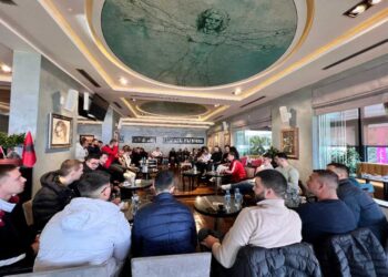 E zbulon Basha: Të rinjtë po ikin se disa politikanë e kanë kthyer pushtetin si pronën e tyre