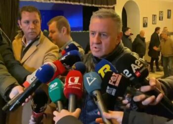 “La pas të qeshurën”/ Llakaj për ikjen e Zef Dedës: E parakohshme…