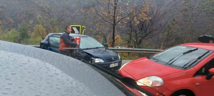 U nisën nga Gostivari për të festuar në Tiranë, aksidentohet autobusi me nxënës