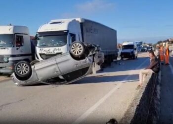 Aksident në Lushnje/ Përplasen tre automjete, plagoset 65-vjeçarja