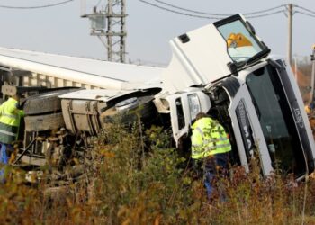 Aksident i rëndë/ Makina përplaset me kamionin, plagosen 4 shqiptarë