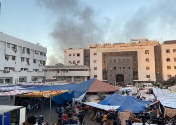 Mediat palestineze: Tanke izraelite në oborrin e spitalit Al-Shifa