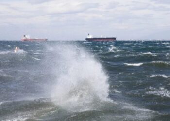 Fundoset anija tregtare në Egje, asnjë gjurmë nga ekuipazhi