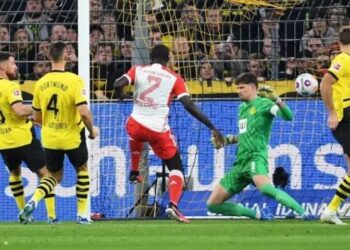 Bayerni i pamëshirshëm ndaj Dortmundit, dy pikë larg Bayer-it