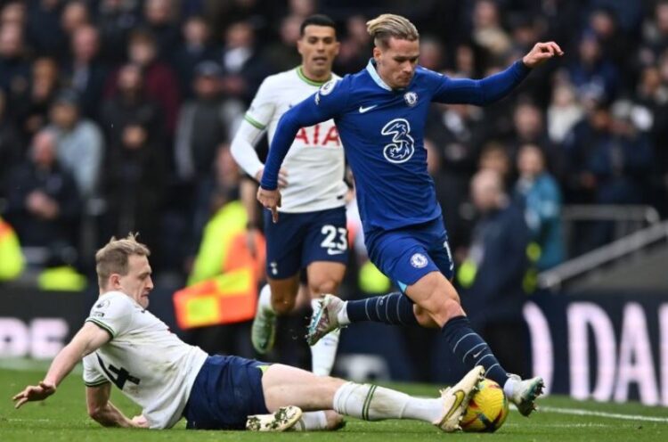 Tottenham-Chelsea, a do të aktivizohet Broja?