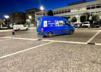 Protesta kundër kampit të refugjatëve, policia përplaset me të rinjtë për…