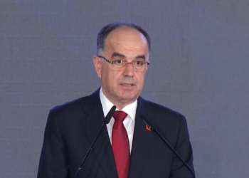 Begaj: Shqiptarët jashtë vendit duhet të kenë të drejtën e votës