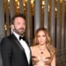 Bashkë me Ben Affleck, Jennifer Lopez shkëlqen në fustan “floriri”