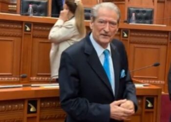 Berisha u drejtohet socialistëve: Ikni, ne do të vazhdojmë me grevë