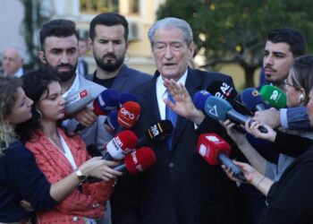 Berisha akuzon: Rama s’lejon hetimin e Reas, vajzës që pi gjakun…