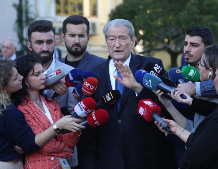 Berisha akuzon: Rama s’lejon hetimin e Reas, vajzës që pi gjakun…