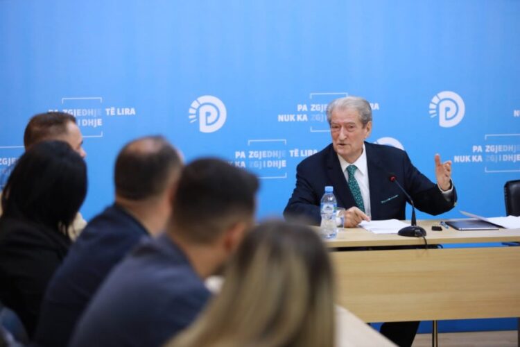 Berisha: Me SPAK-un merrem vetë, asnjë deputet i grupit mos përzihet