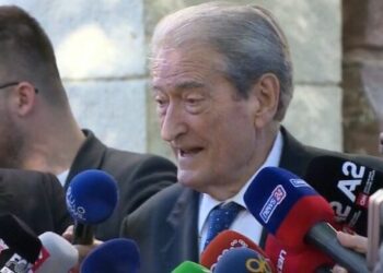 “Zhduken si minjtë”, Berisha: Parlamenti thjesht një ndërtesë, opozita mbron Kushtetutën