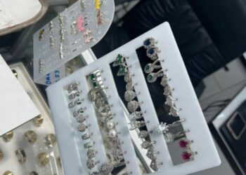 EMRAT/ Shisnin bizhuteri kontrabandë në dyqane, procedohen 7 persona