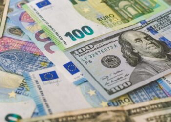 Kursi i këmbimit/ Zbuloni me sa blihen e shiten euro dhe dollari sot