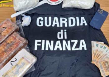 Itali/ Kapen me 3 kg kokainë në banesë, arrestohen 2 shqiptarë