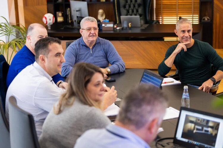 Armand Duka falenderon stafin dhe ekipin e kombëtares: Së bashku mund të arrijmë shumë