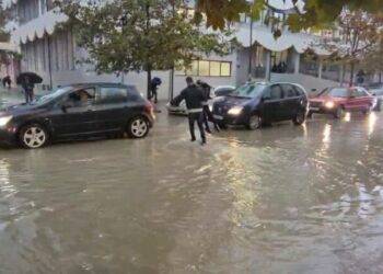 Moti i keq, Ministria e Mbrojtjes: Problematika si pasojë e reshjeve