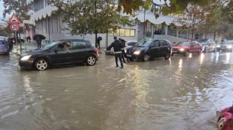 Moti i keq, Ministria e Mbrojtjes: Problematika si pasojë e reshjeve