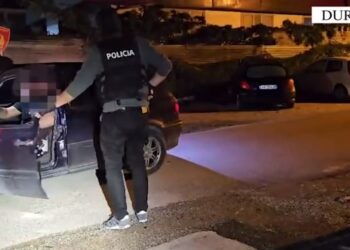 Lëvizte me pistoletë, vihet në pranga 17 vjeçari në Durrës