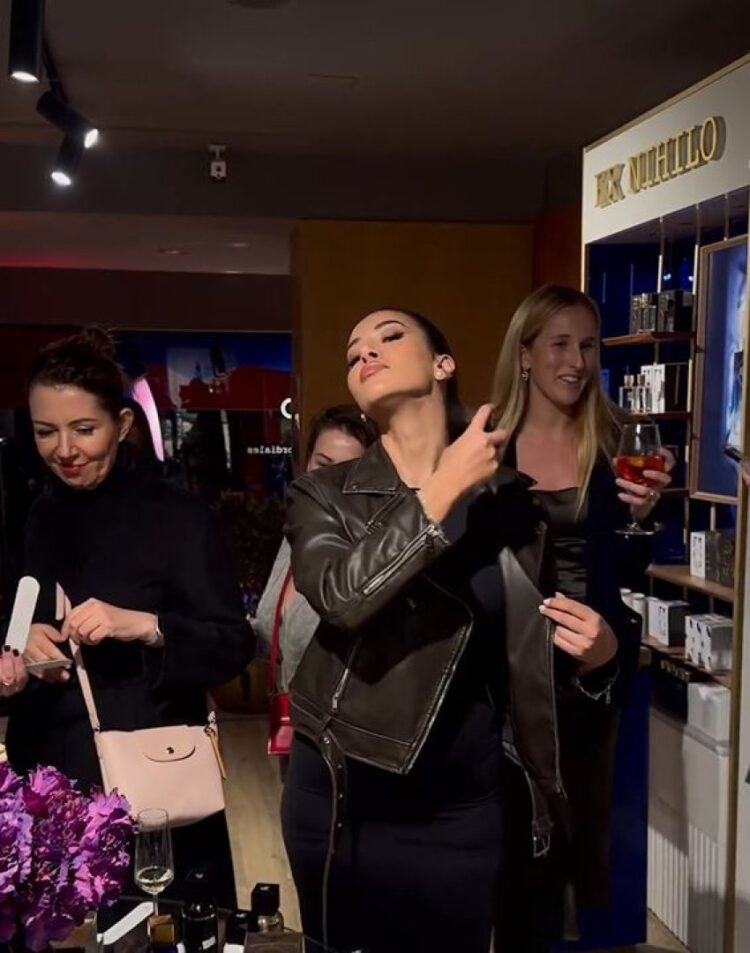 A është shtatzënë? Efi Dhedhes shfaqet me barkun e rrumbullakosur