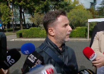 Braçe-opozitës: Milici fashiste…/ Replikon keq edhe me gazetarët