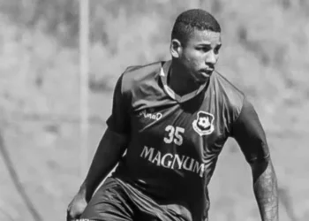 E trishtë/ Futbollisti u qëllua për vdekje me 10 plumba në mes të rrugës