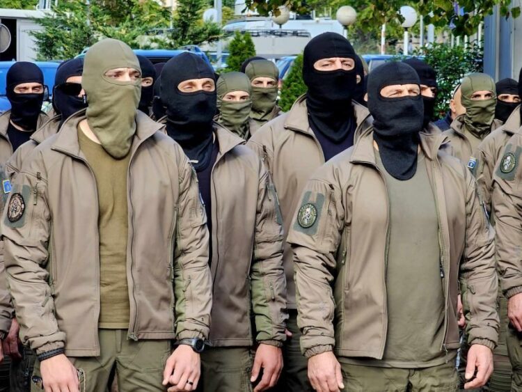 Njësiti elitar i Policisë së Kosovës proteston përpara qeverisë