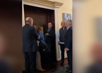 “Si Kamikaze! Je edhe grua”, deputetja e PS përplaset me demokratët